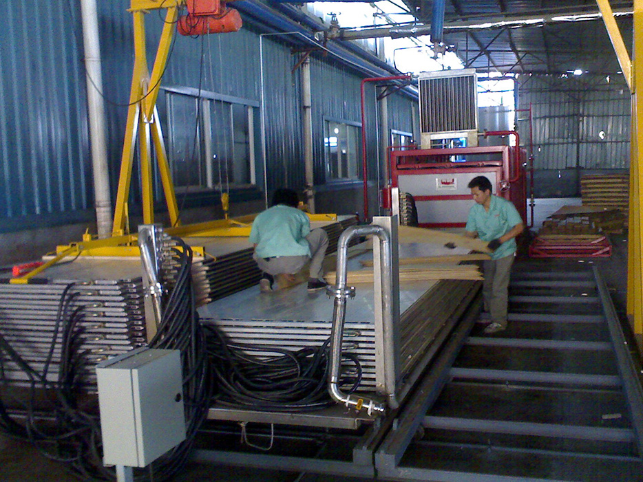 浙江嘉興 7 m3 壓板型真空干燥設備